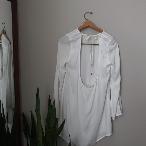 Open Back White Shift Dress - Picture 2 of 3